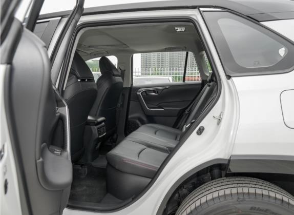 威兰达新能源 2021款 高性能版 2.5L 四驱劲擎版 车厢座椅   后排空间