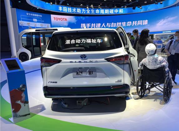 赛那SIENNA 2021款 2.5L混动 豪华福祉版 外观   正后