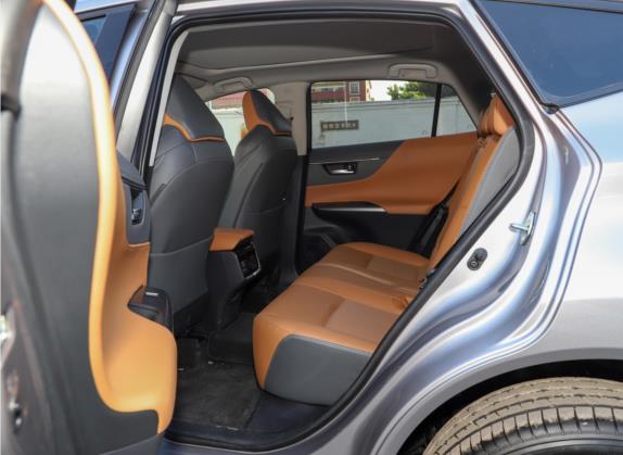 威飒 2022款 2.0L CVT四驱至尊版 车厢座椅   后排空间