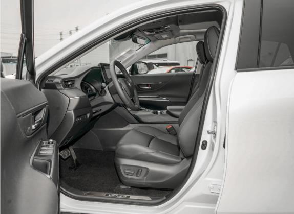 威飒 2022款 2.0L CVT两驱豪华版 车厢座椅   前排空间