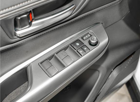 威飒 2022款 2.0L CVT两驱豪华版 车厢座椅   门窗控制