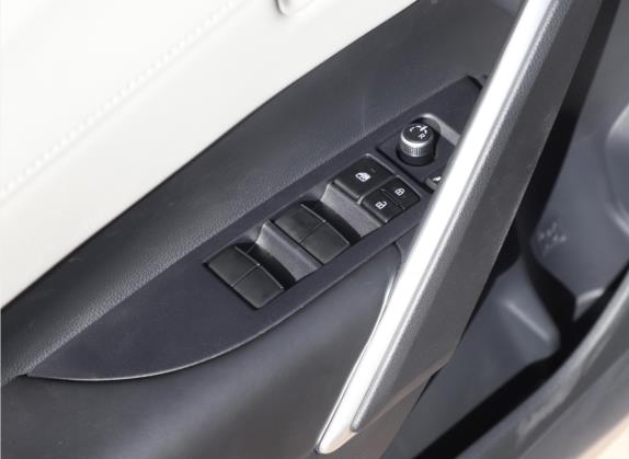 锋兰达 2022款 2.0L CVT尊贵版 车厢座椅   门窗控制