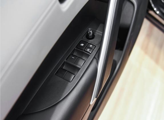 锋兰达 2022款 2.0L CVT精英版 车厢座椅   门窗控制