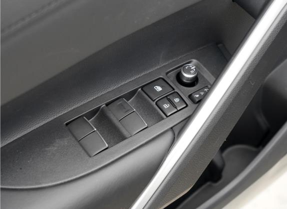 锋兰达 2022款 2.0L CVT豪华PLUS版 车厢座椅   门窗控制