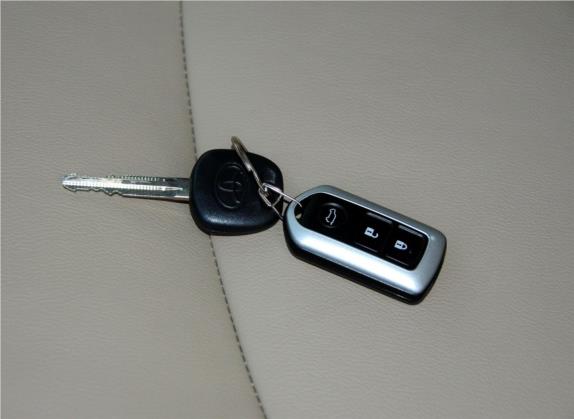 汉兰达 2011款 2.7L 两驱7座豪华版 其他细节类   钥匙