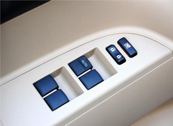 汉兰达 2011款 2.7L 两驱7座豪华版 车厢座椅   门窗控制