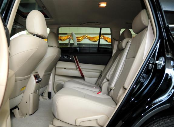 汉兰达 2012款 2.7L 两驱7座至尊版 车厢座椅   后排空间