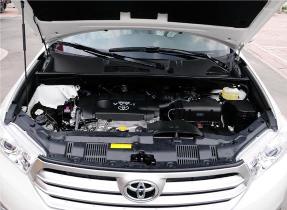 汉兰达 2012款 2.7L 两驱5座运动版 其他细节类   发动机舱