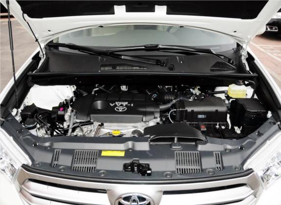 汉兰达 2012款 2.7L 两驱7座豪华版 其他细节类   发动机舱
