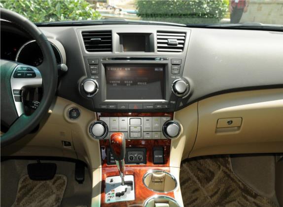 汉兰达 2012款 3.5L 四驱7座至尊版 中控类   中控台