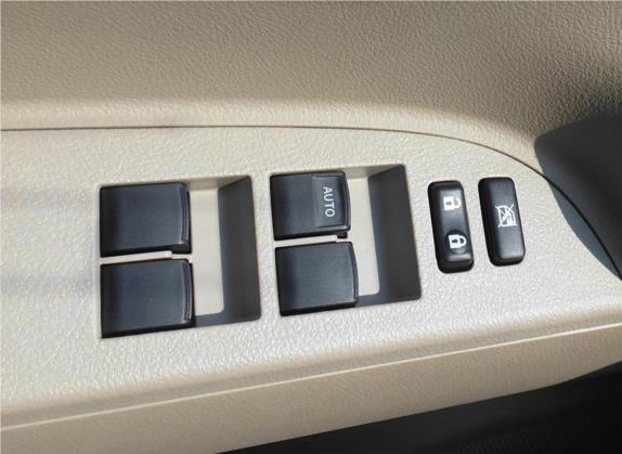汉兰达 2012款 3.5L 四驱7座豪华导航版 车厢座椅   门窗控制