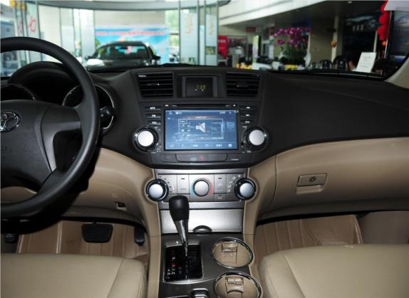 汉兰达 2013款  2.7L 两驱5座紫金版 中控类   中控台
