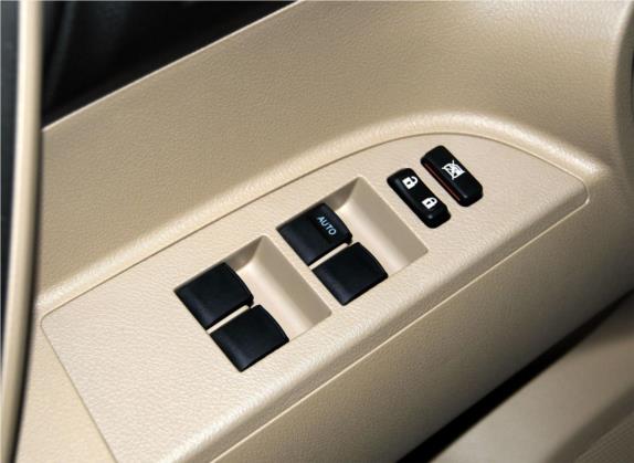 汉兰达 2013款 2.7L 两驱7座紫金版 车厢座椅   门窗控制