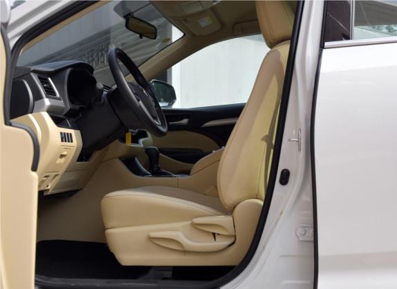 汉兰达 2015款 3.5L 四驱精英版 7座 车厢座椅   前排空间