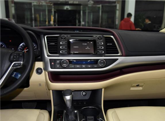 汉兰达 2015款 3.5L 四驱豪华版 7座 中控类   中控台
