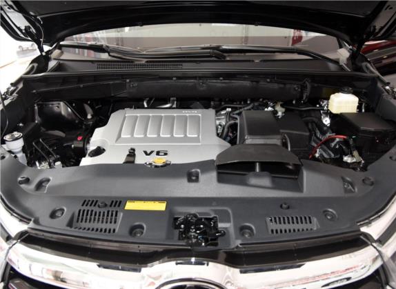 汉兰达 2015款 3.5L 四驱至尊版 7座 其他细节类   发动机舱