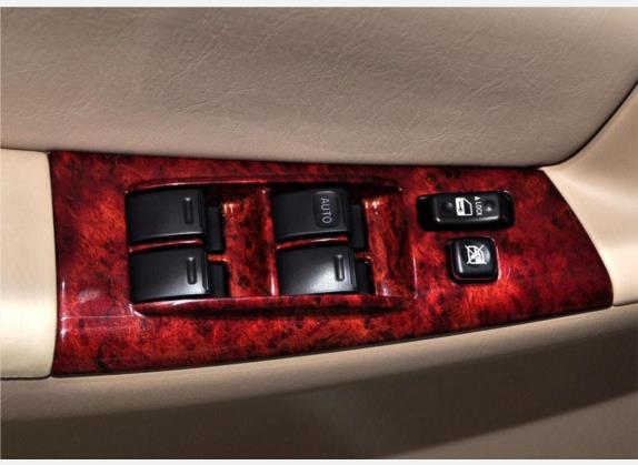 花冠 2009款 1.6L 自动豪华版 车厢座椅   门窗控制