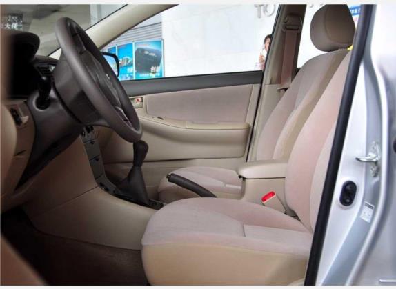 花冠 2010款 1.6L 手动经典版 车厢座椅   前排空间