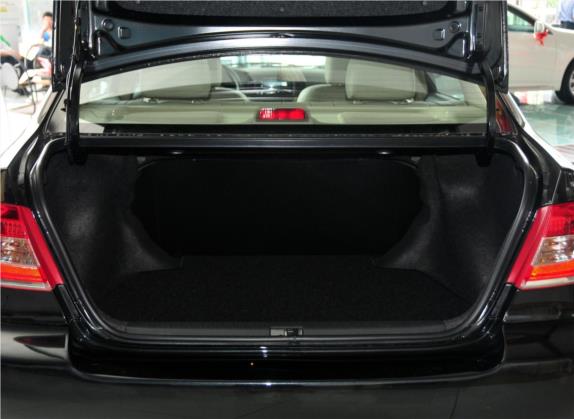 花冠 2010款 1.6L 手动豪华版 车厢座椅   后备厢