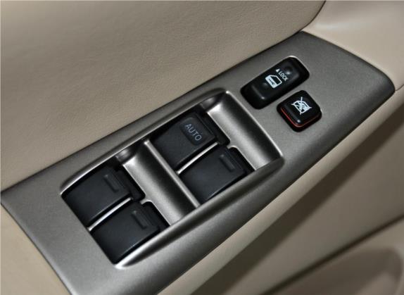 花冠 2010款 1.6L 手动豪华版 车厢座椅   门窗控制