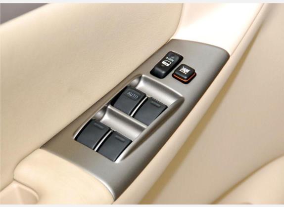 花冠 2010款 1.6L 自动豪华版 车厢座椅   门窗控制