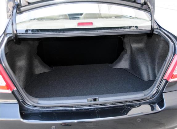 花冠 2011款 1.6L 手动豪华版 车厢座椅   后备厢