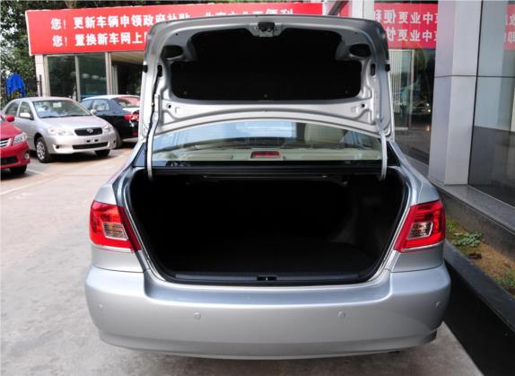 花冠 2011款 1.6L 自动豪华版 车厢座椅   后备厢