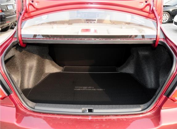 花冠 2013款 1.6L 自动豪华版 车厢座椅   后备厢