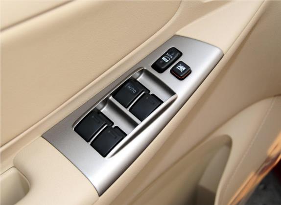 花冠 2013款 1.6L 自动豪华版 车厢座椅   门窗控制