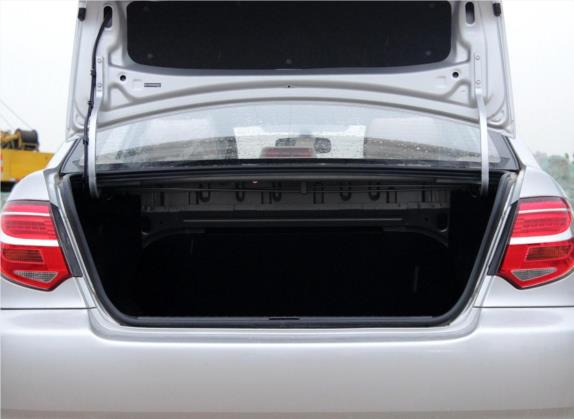 花冠 2013款 1.6L 手动超值版 车厢座椅   后备厢