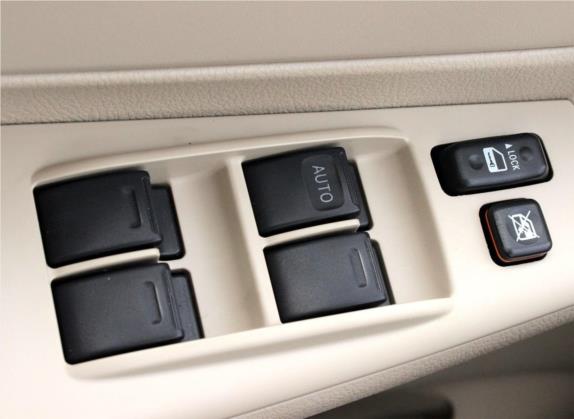 花冠 2013款 1.6L 手动超值版 车厢座椅   门窗控制