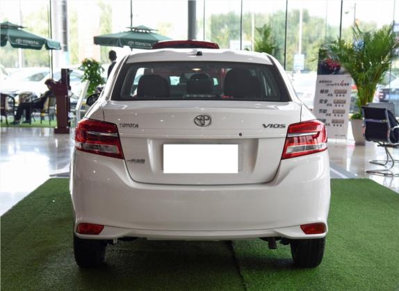 威驰 2017款 1.3L 手动锐行版 外观   正后