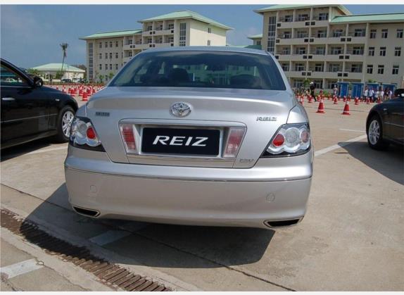 锐志 2006款 2.5V 外观   正后
