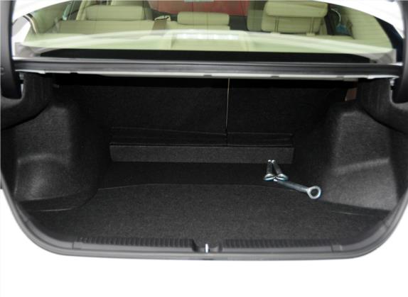 锐志 2010款 2.5V 风度菁英版 车厢座椅   后备厢
