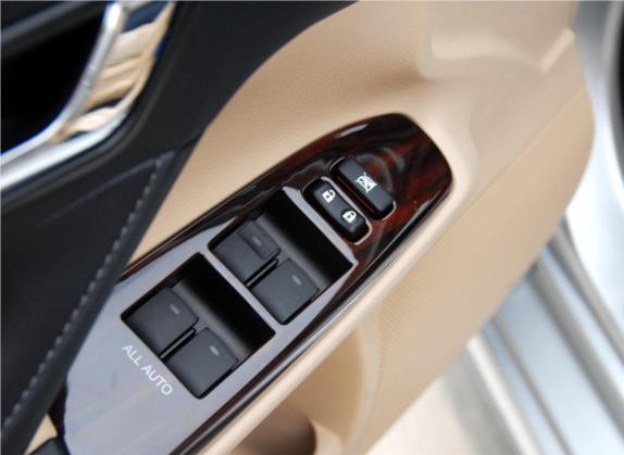 锐志 2010款 2.5V 风尚菁英版 车厢座椅   门窗控制