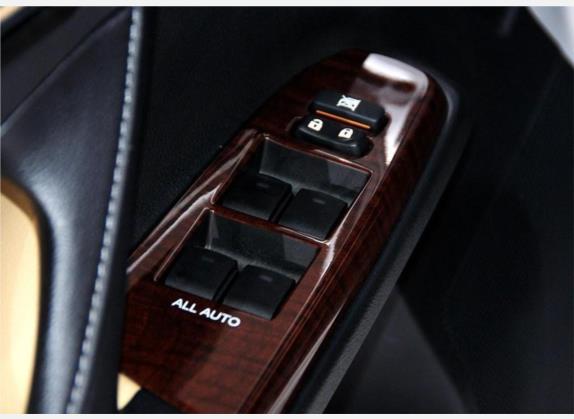 锐志 2013款 3.0V 尊锐导航版 车厢座椅   门窗控制