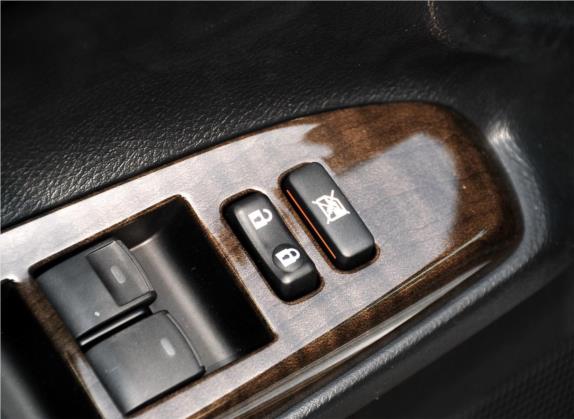 锐志 2013款 2.5V 尚锐导航版 车厢座椅   门窗控制