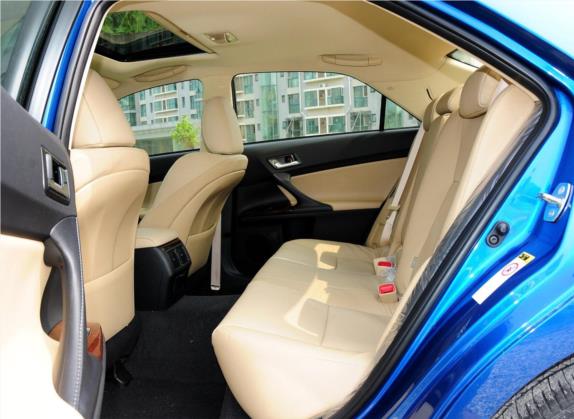 锐志 2013款 2.5V 菁锐版 车厢座椅   后排空间