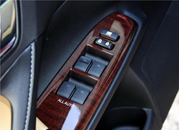 锐志 2013款 2.5V 尊锐导航版 车厢座椅   门窗控制