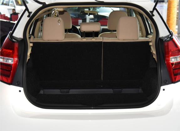 威驰FS 2017款 1.5L 手动锋驰版 车厢座椅   后备厢