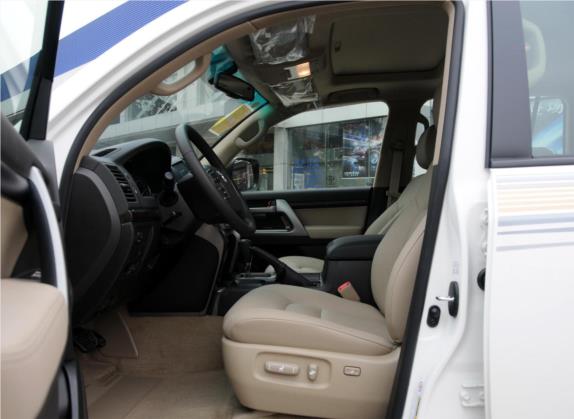 兰德酷路泽 2010款 4.0L 自动VX 车厢座椅   前排空间