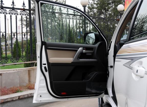 兰德酷路泽 2010款 4.0L 自动VX 车厢座椅   前门板