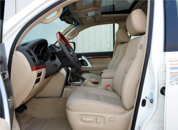 兰德酷路泽 2012款 4.6L 自动VX-R 车厢座椅   前排空间