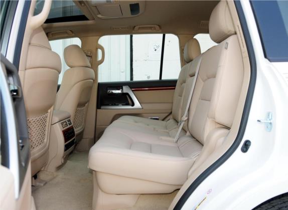兰德酷路泽 2012款 4.6L 自动VX-R 车厢座椅   后排空间