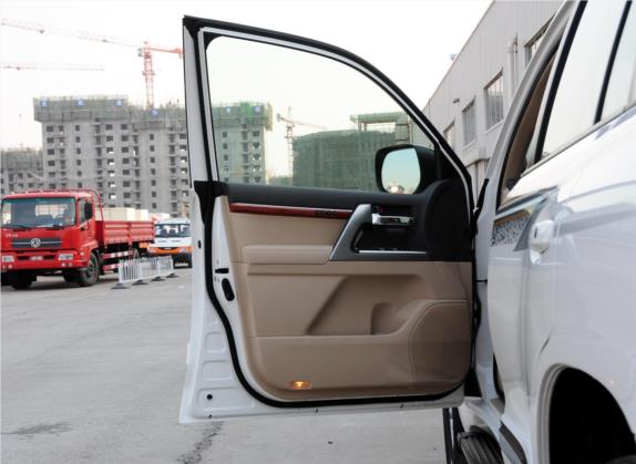 兰德酷路泽 2012款 4.6L 自动VX-R 车厢座椅   前门板