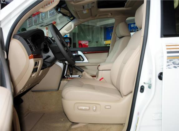 兰德酷路泽 2012款 4.0L 自动VX 车厢座椅   前排空间