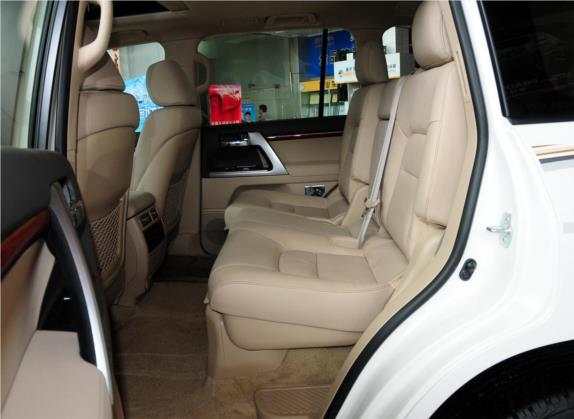 兰德酷路泽 2012款 4.0L 自动VX 车厢座椅   后排空间