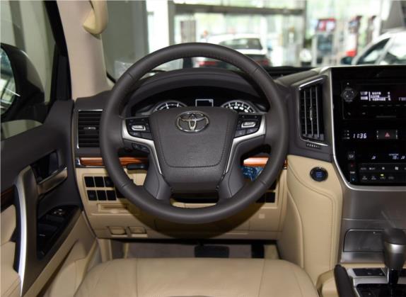 兰德酷路泽 2016款 4.0L 自动VX 中控类   驾驶位