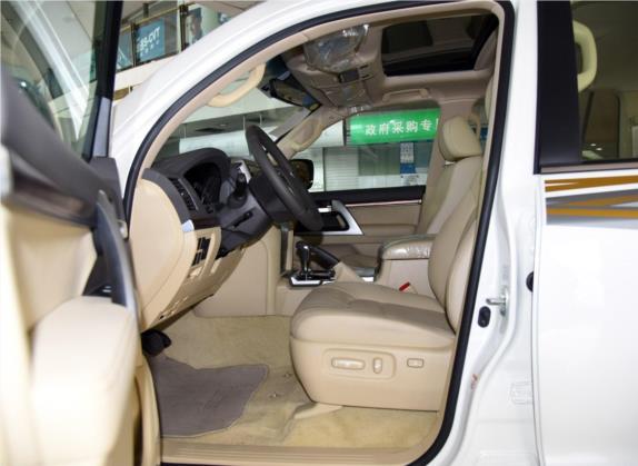 兰德酷路泽 2016款 4.0L 自动VX 车厢座椅   前排空间