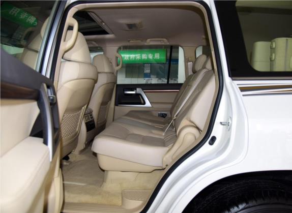 兰德酷路泽 2016款 4.0L 自动VX 车厢座椅   后排空间